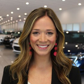 Staff member McKenzie Miller from ID_9df9f5