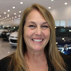 Staff member Lisa Schwarz from ID_54bb8bbfb74c