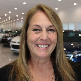 Staff member Lisa Schwarz from ID_54bb8bbfb74c