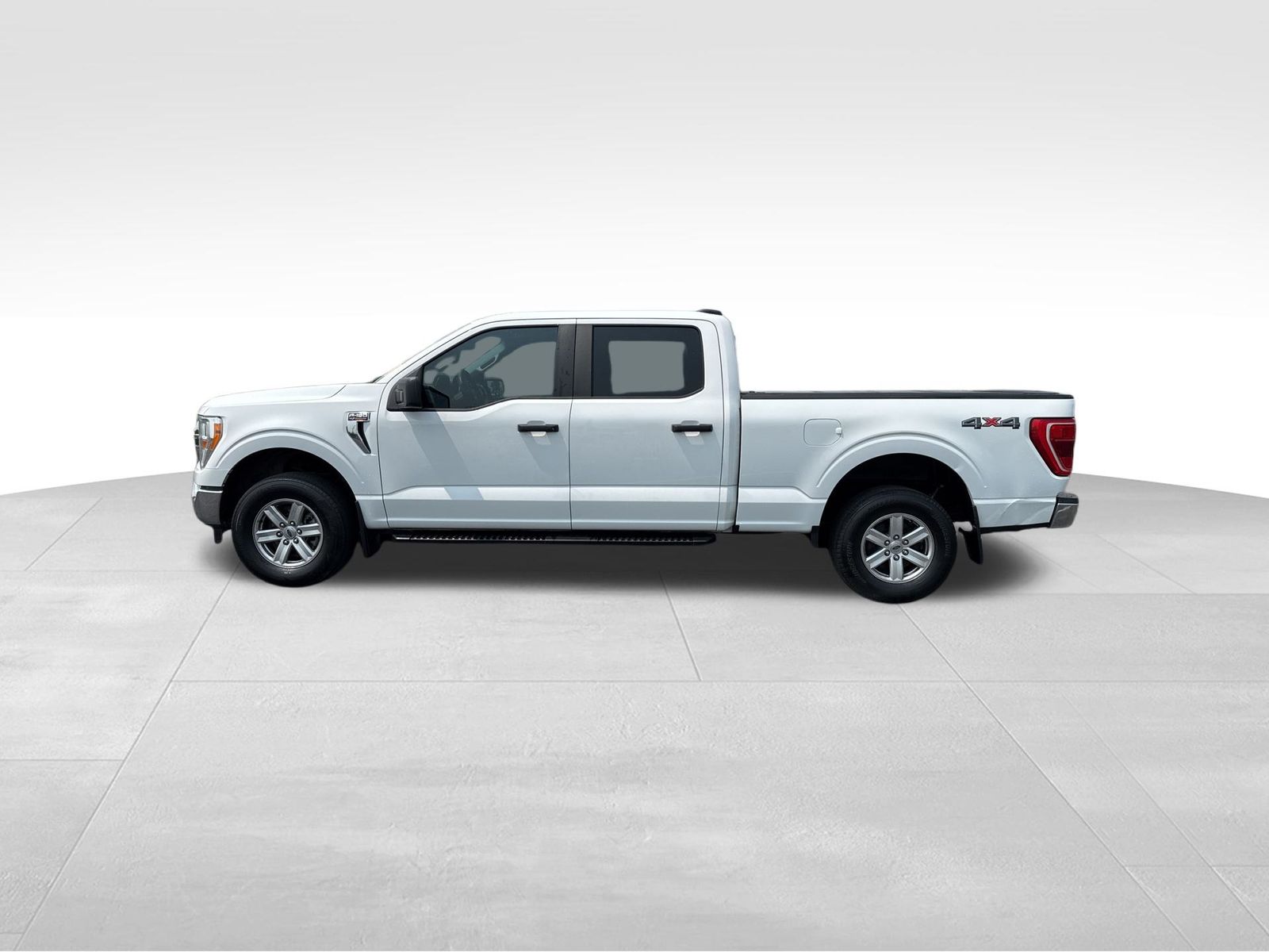 2021 Ford F-150 XLT photo 2