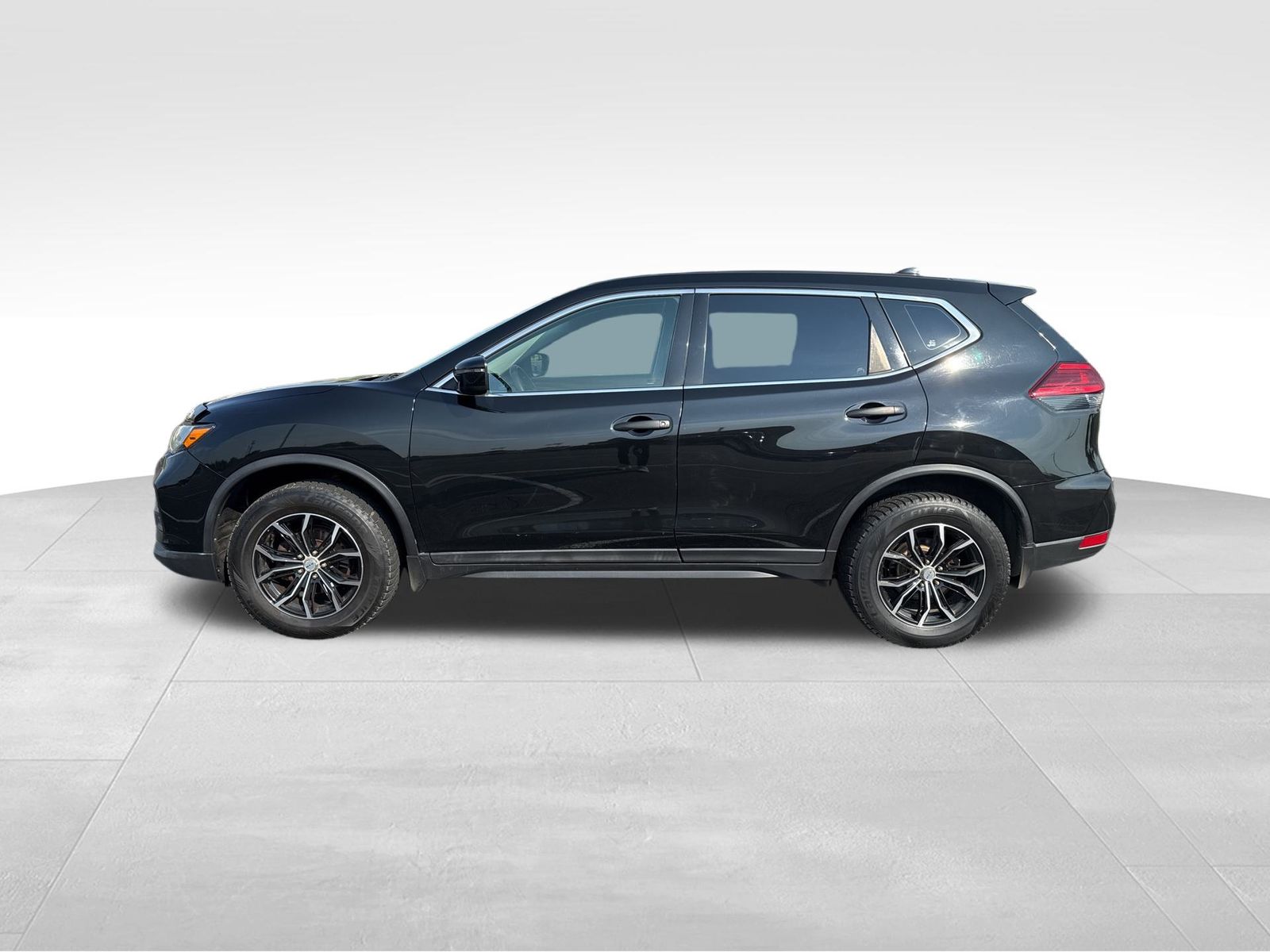 2017 Nissan Rogue S photo 2