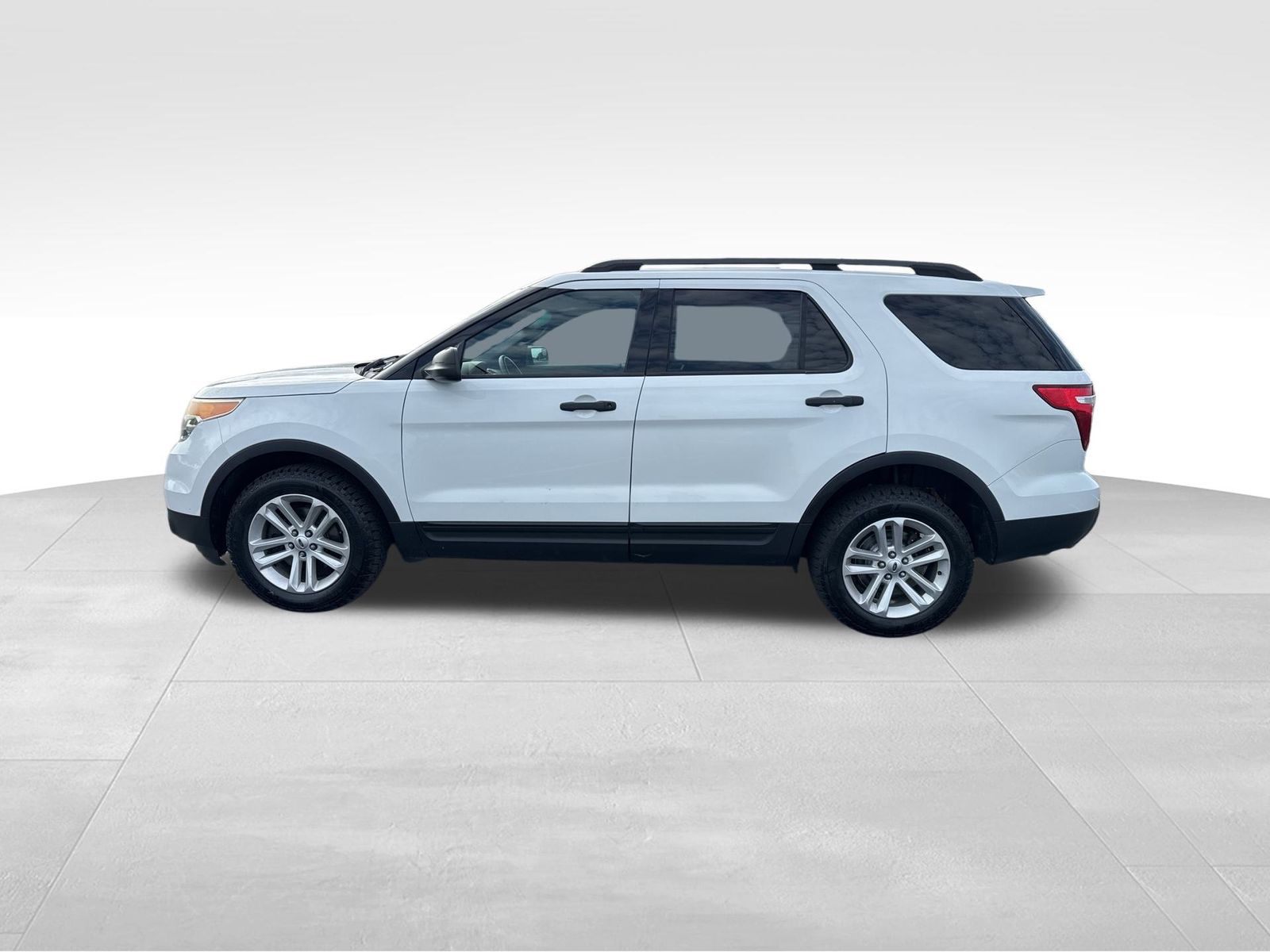 2015 Ford Explorer Base photo 2