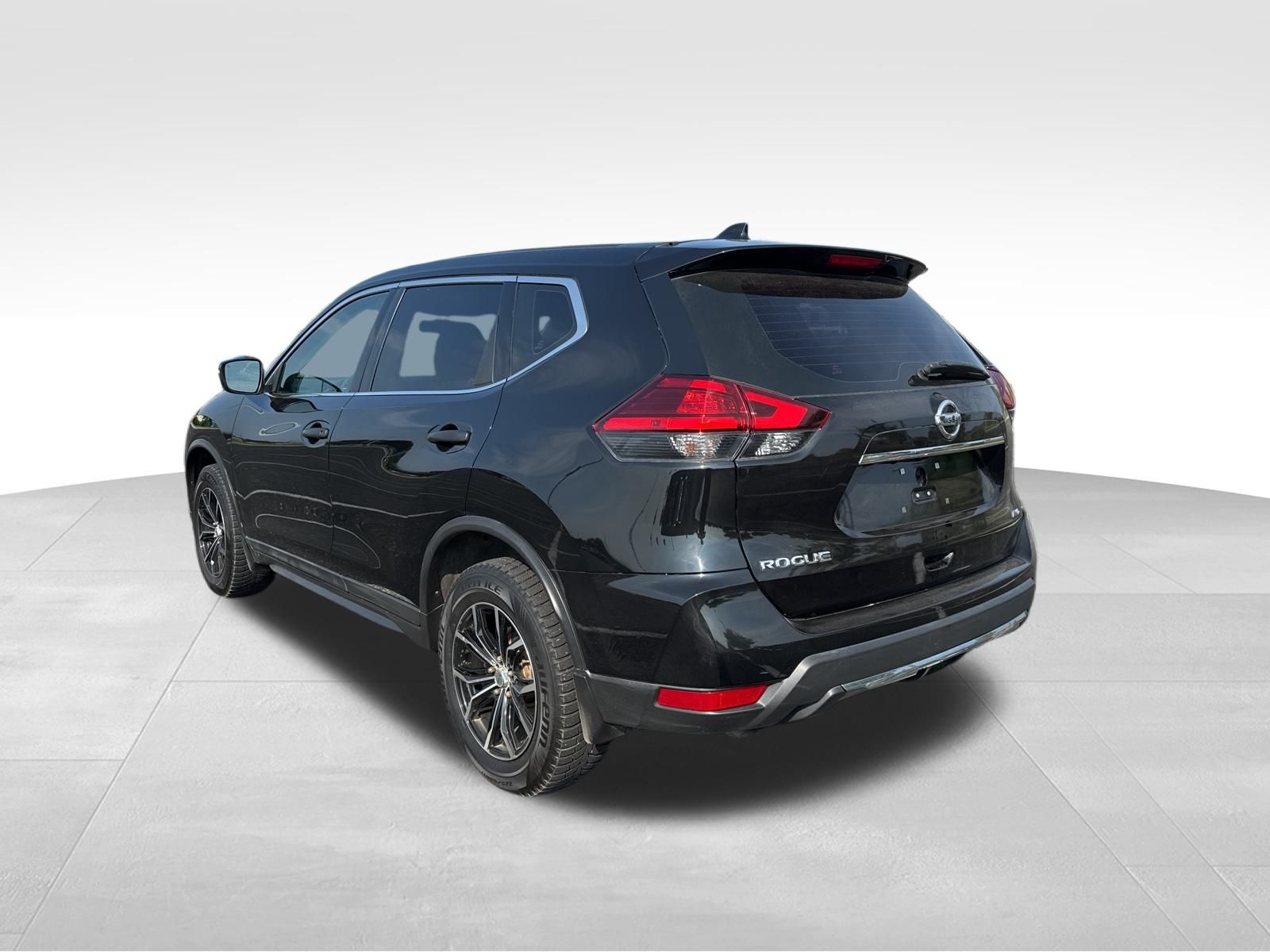 2017 Nissan Rogue S photo 3