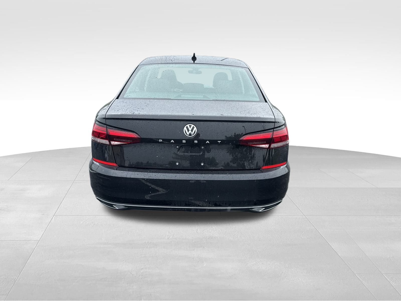 2022 Volkswagen Passat 2.0T Limited photo 4
