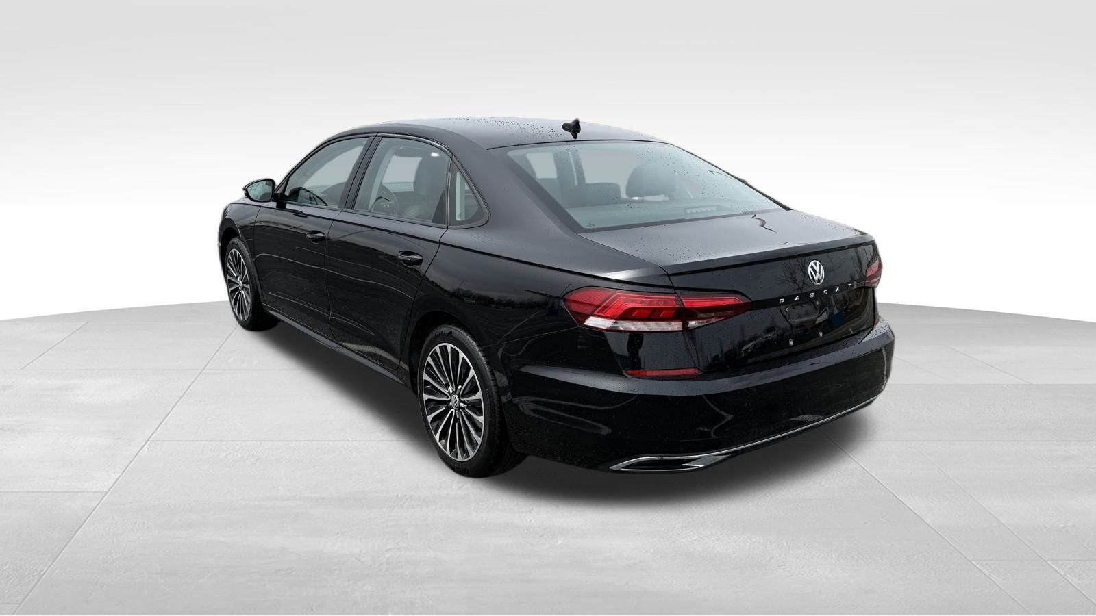 2022 Volkswagen Passat 2.0T Limited photo 3