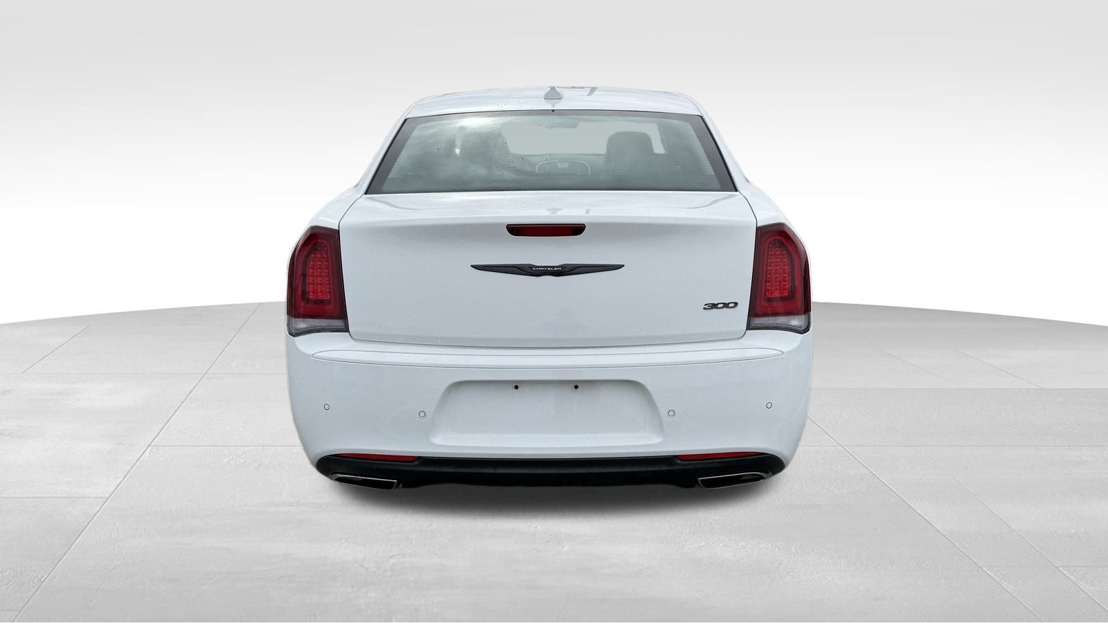 2022 Chrysler 300 Touring L photo 4