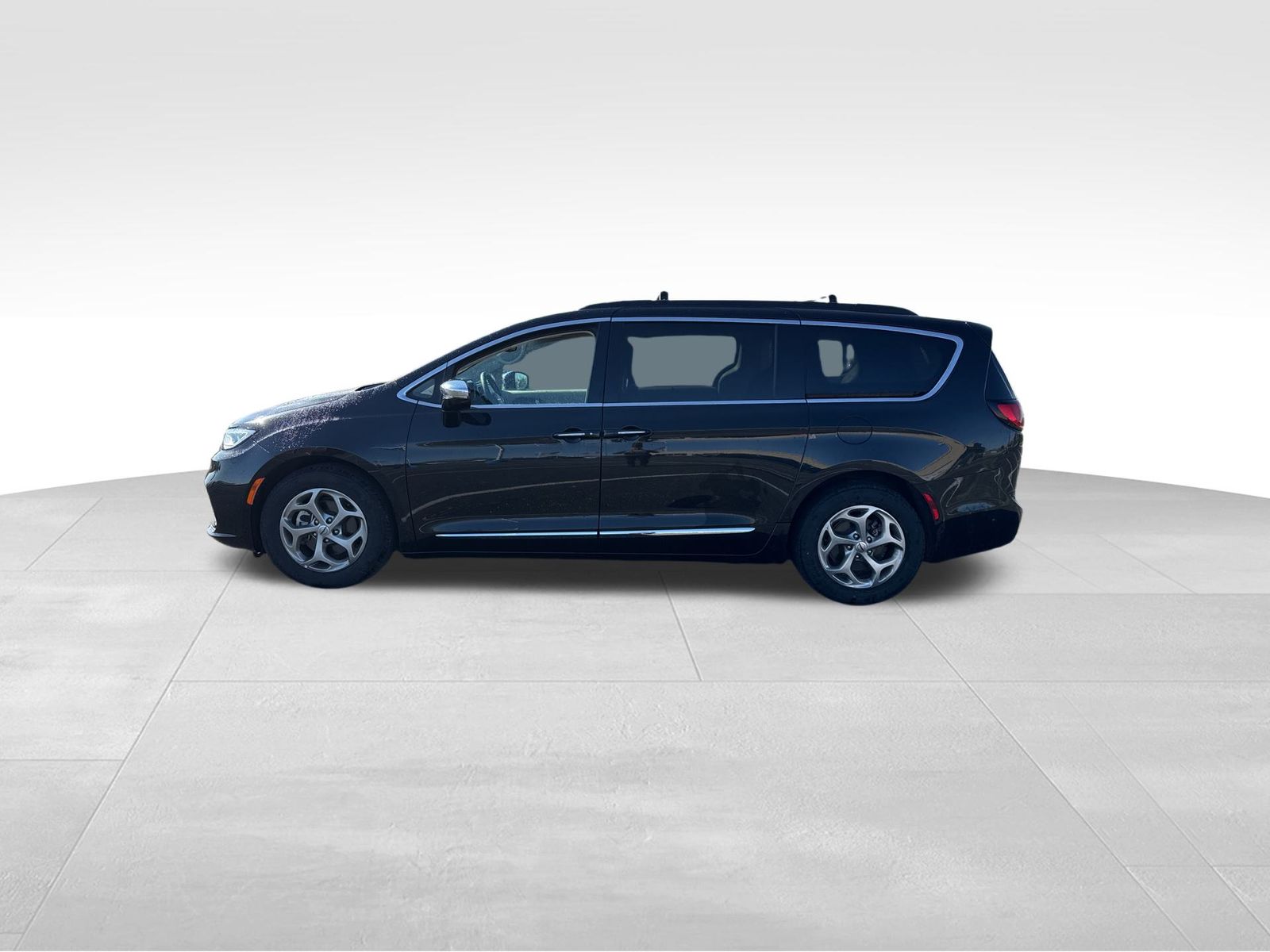 2023 Chrysler Pacifica Limited photo 2