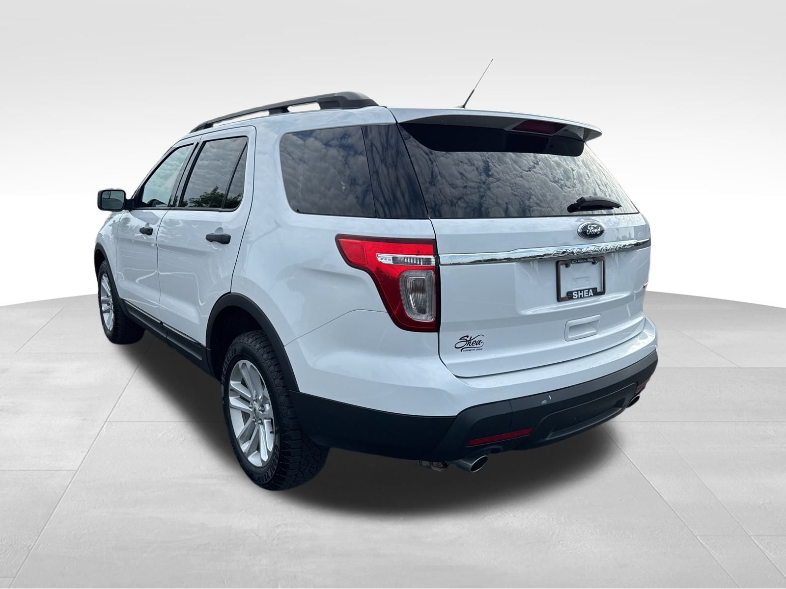 2015 Ford Explorer Base photo 3