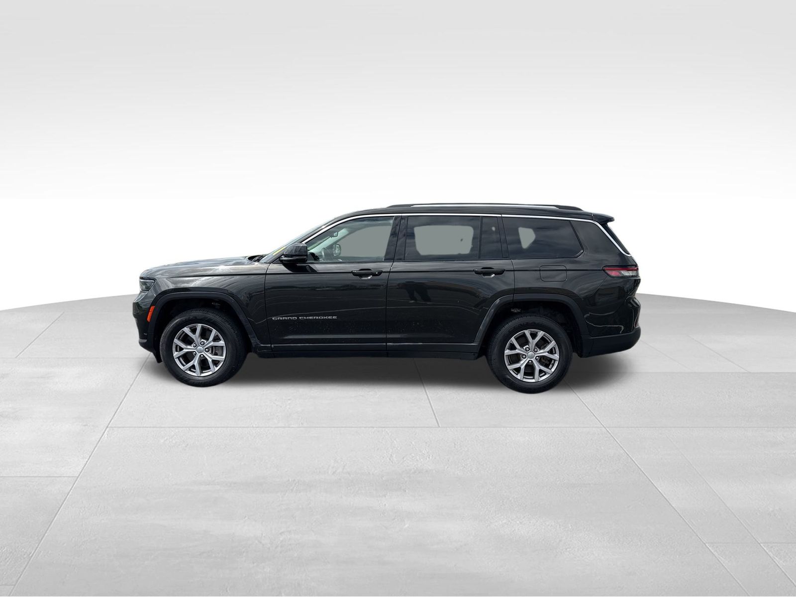 2022 Jeep Grand Cherokee Limited photo 2