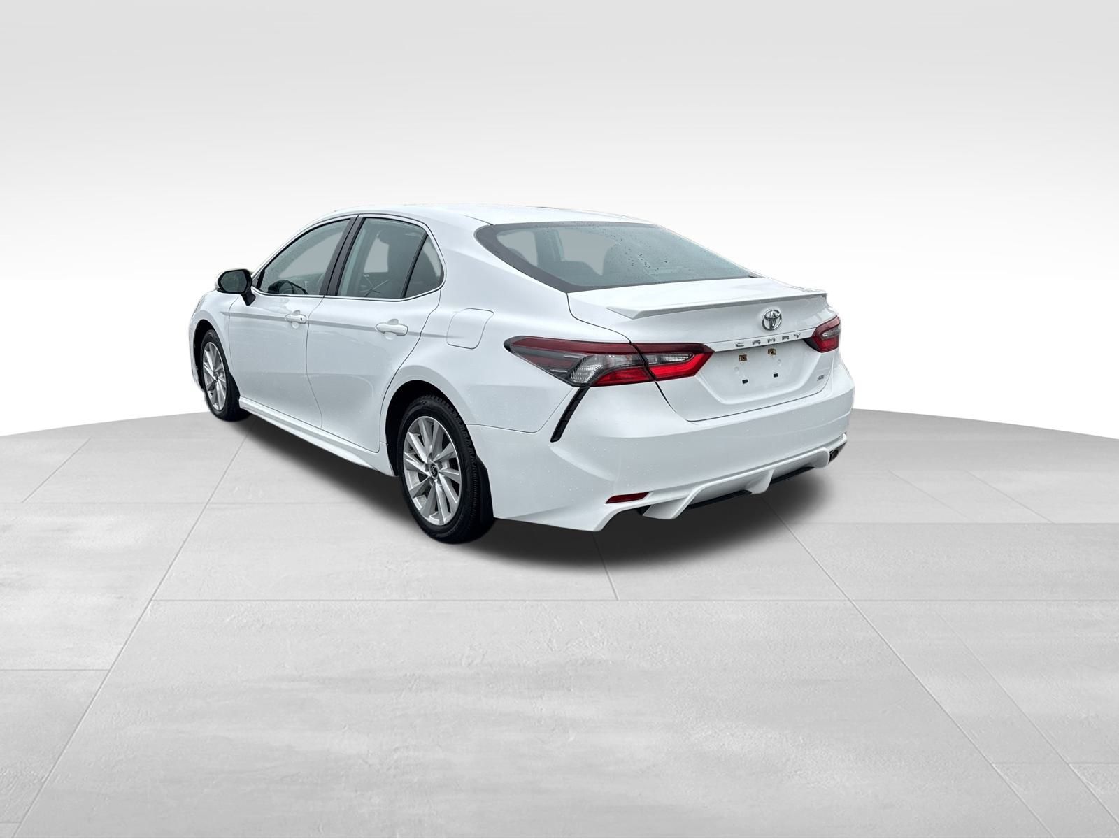 2022 Toyota Camry SE photo 3