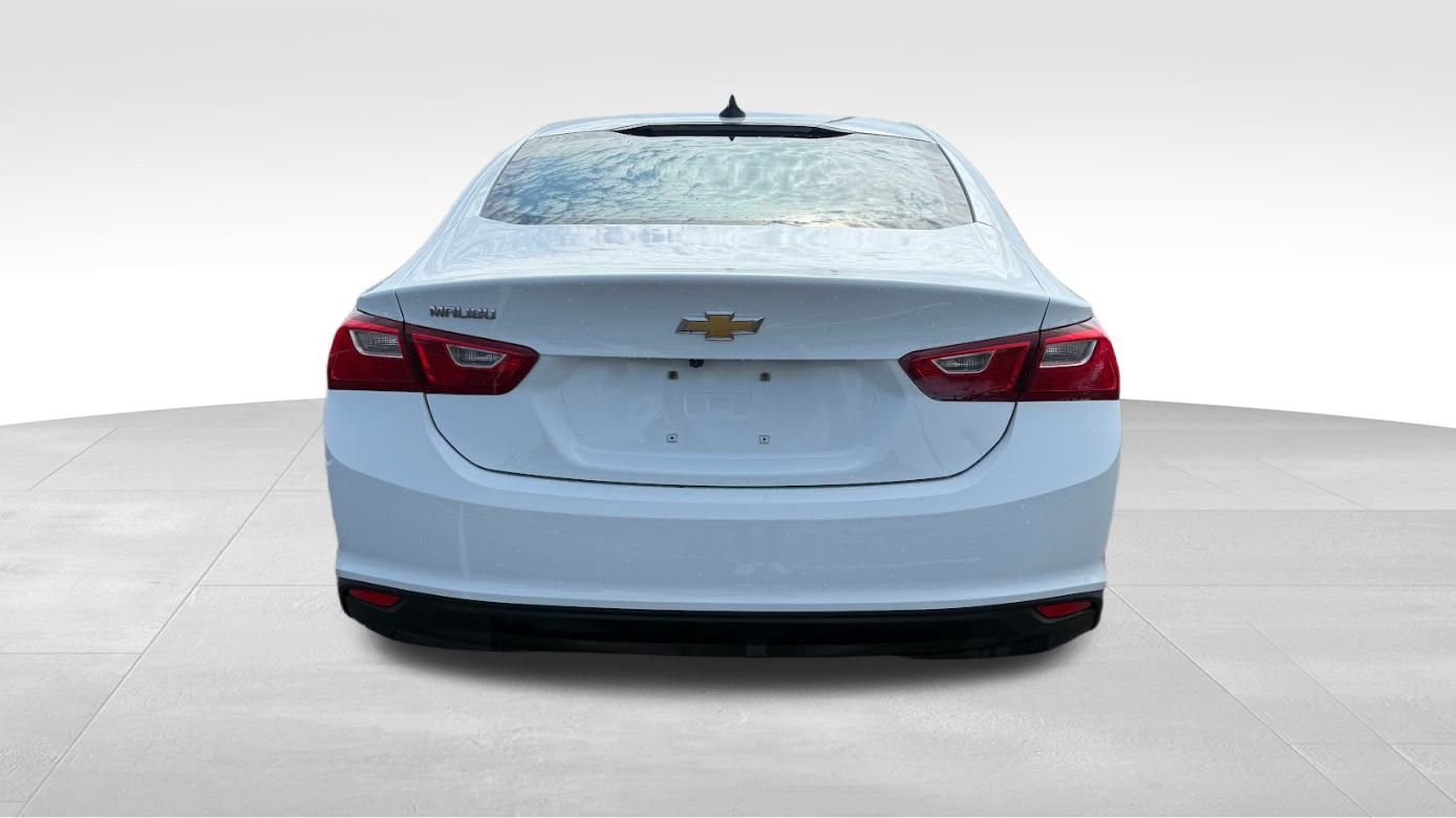 2022 Chevrolet Malibu LS photo 4