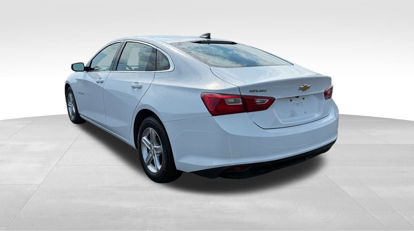 2022 Chevrolet Malibu LS photo 3