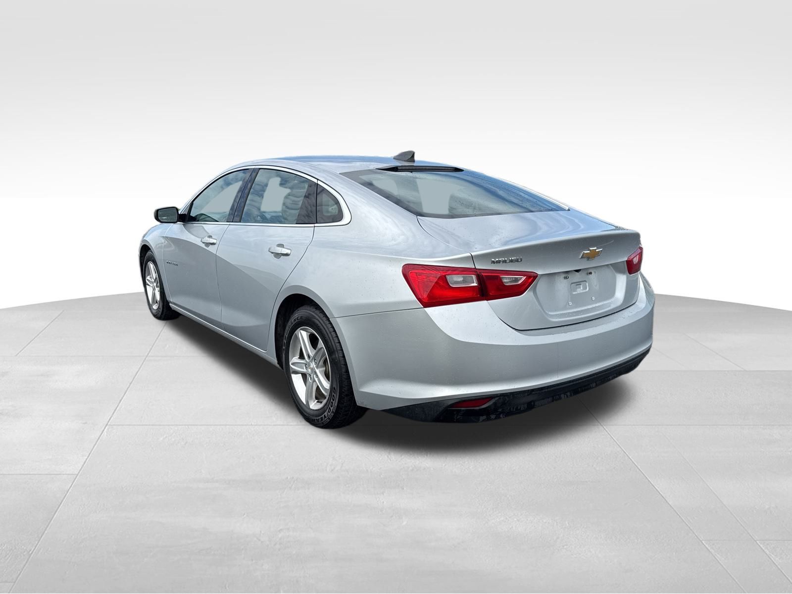 2021 Chevrolet Malibu LS photo 3
