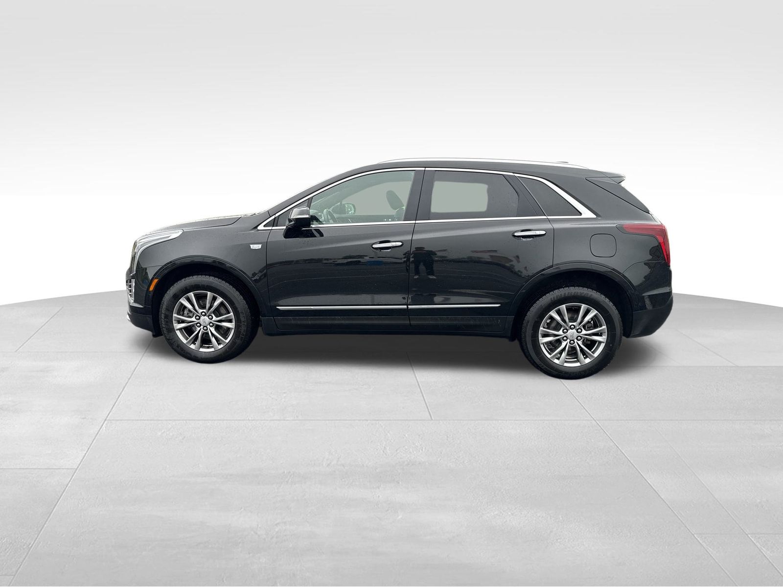 2022 Cadillac XT5 Premium Luxury photo 2
