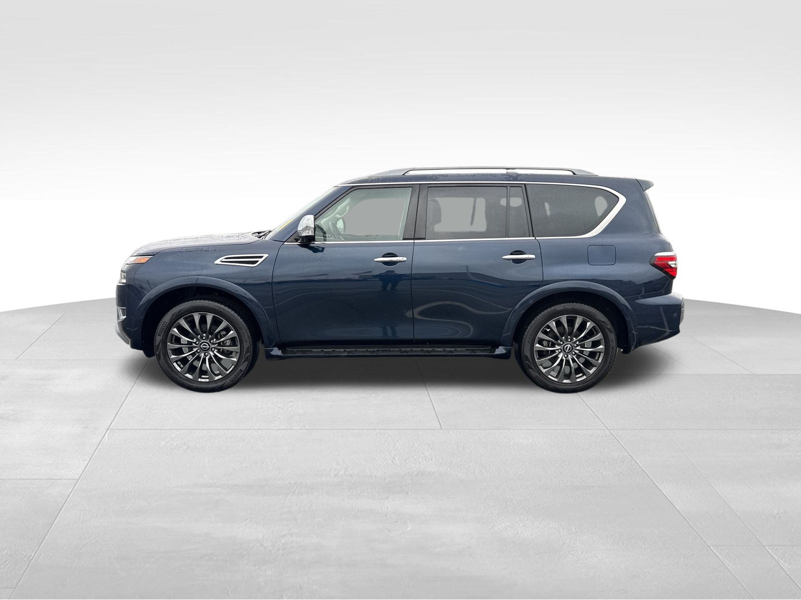 2023 Nissan Armada Platinum photo 2