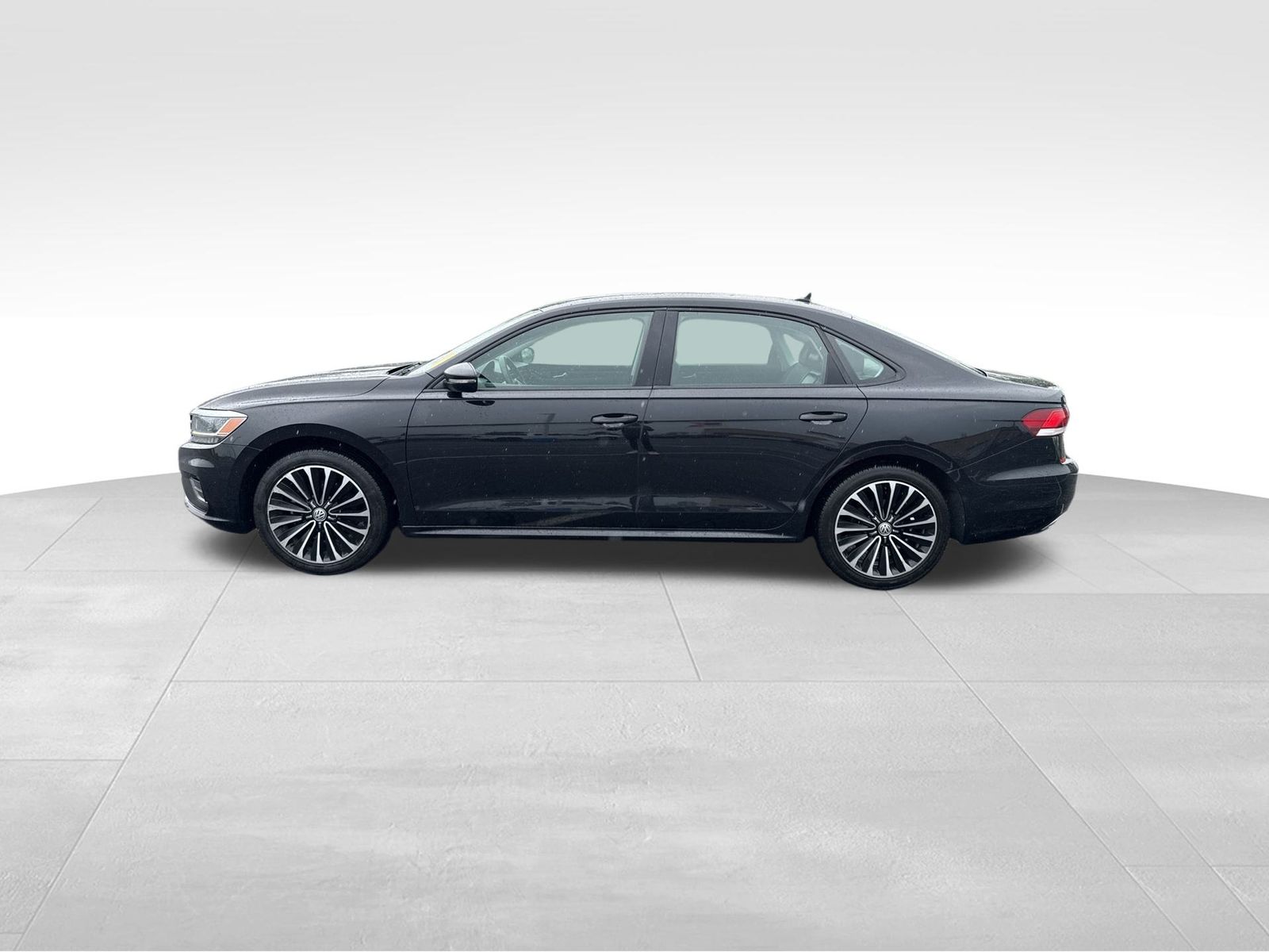 2022 Volkswagen Passat 2.0T Limited photo 2