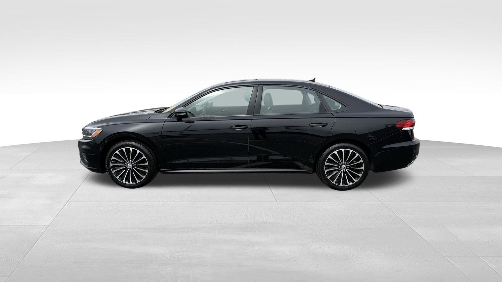 2022 Volkswagen Passat 2.0T Limited photo 2