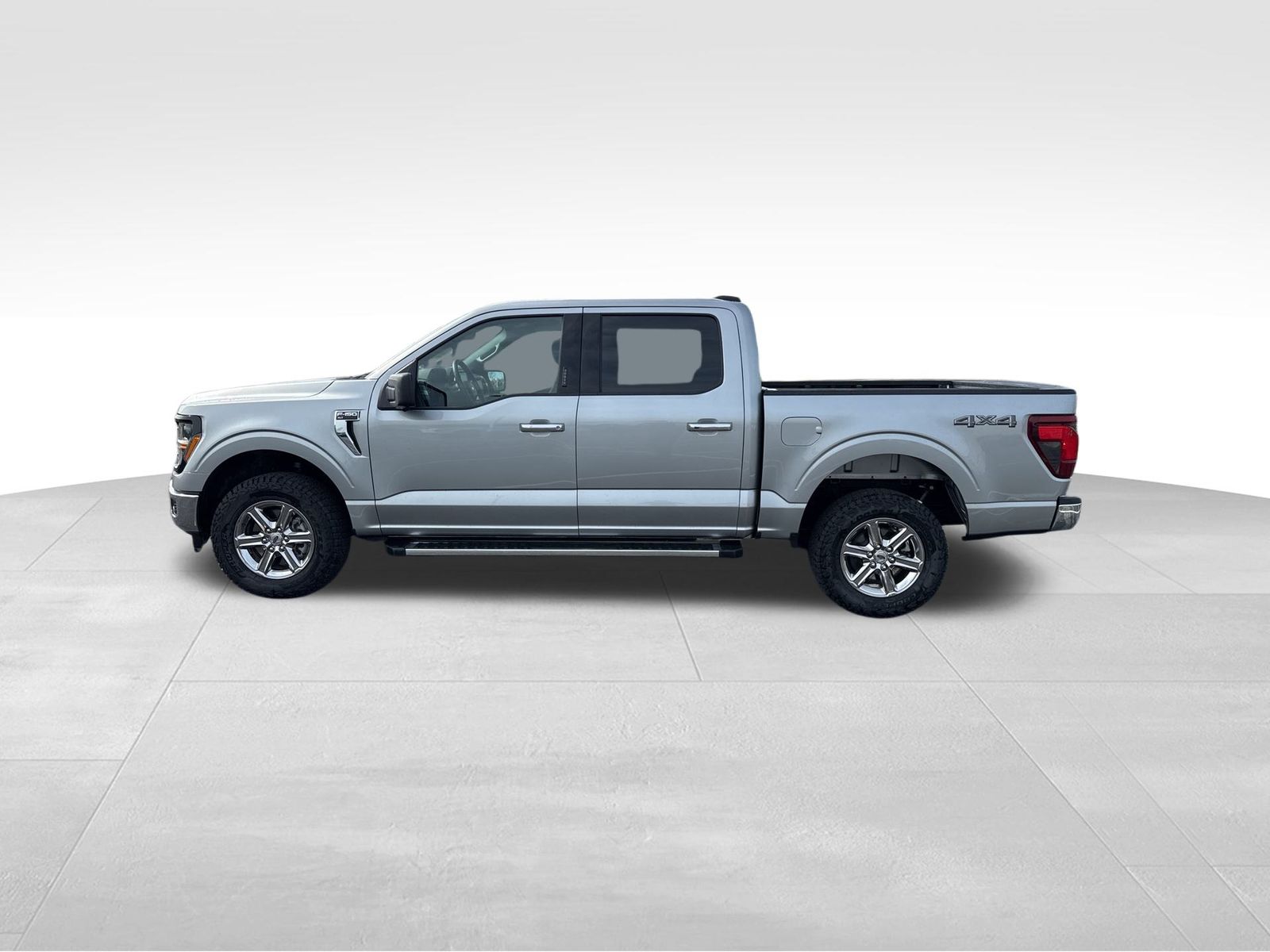 2024 Ford F-150 XLT photo 2