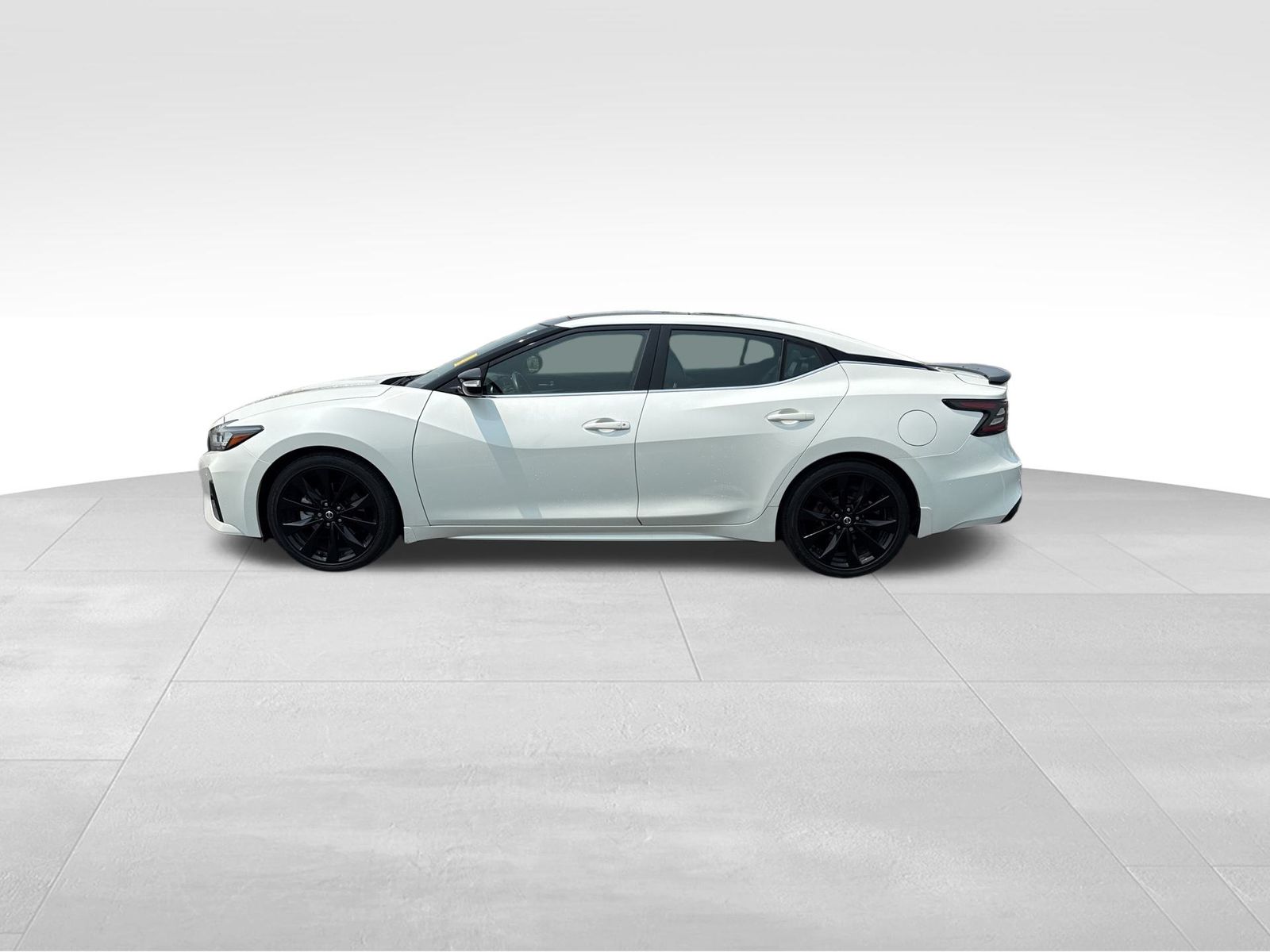 2019 Nissan Maxima SR photo 2