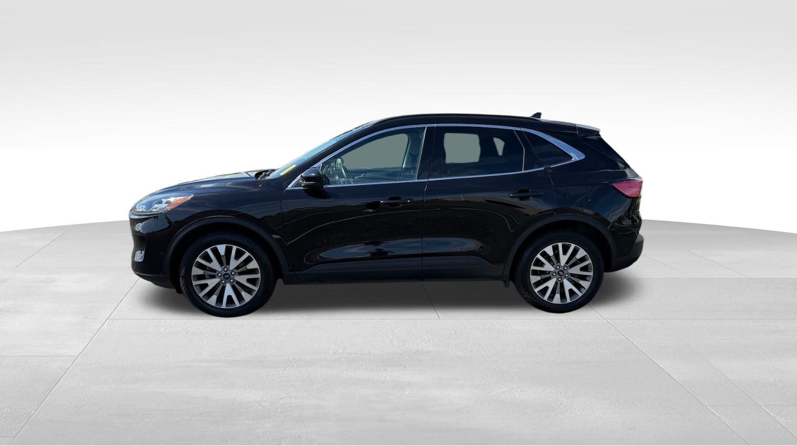 2021 Ford Escape Titanium photo 2