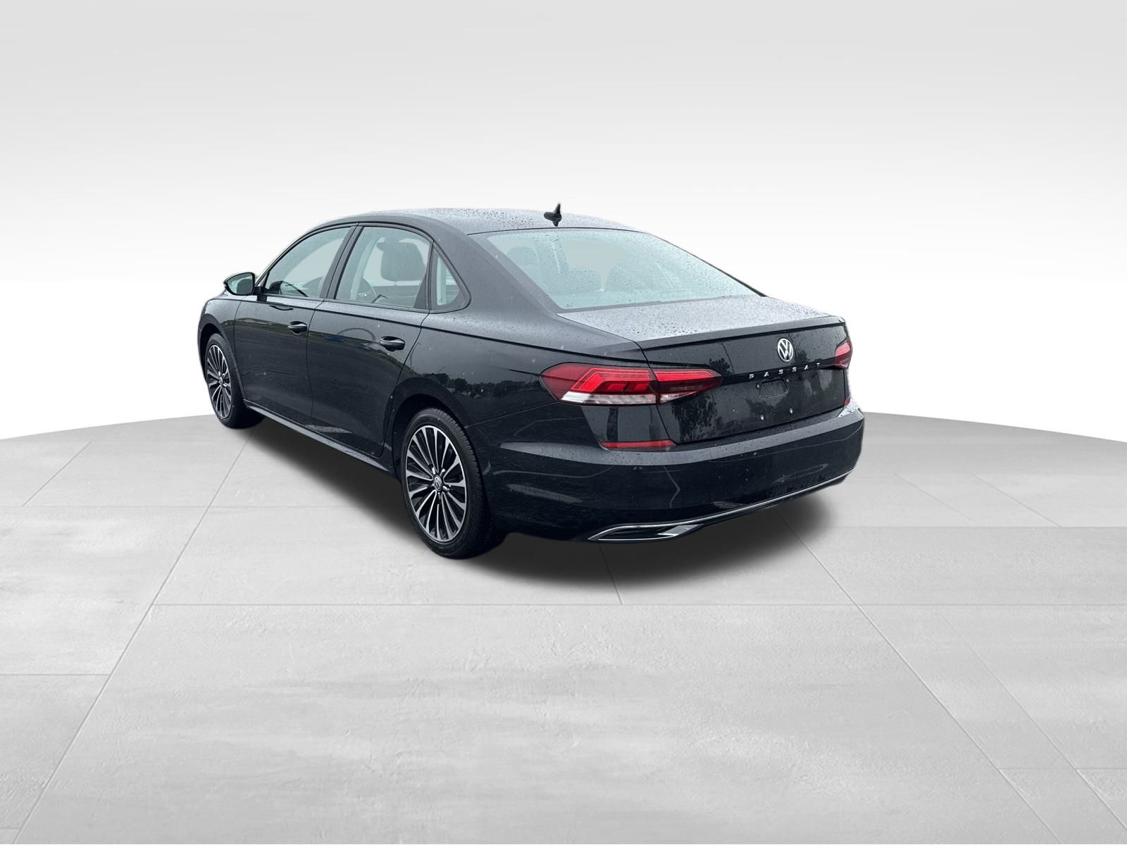 2022 Volkswagen Passat 2.0T Limited photo 3