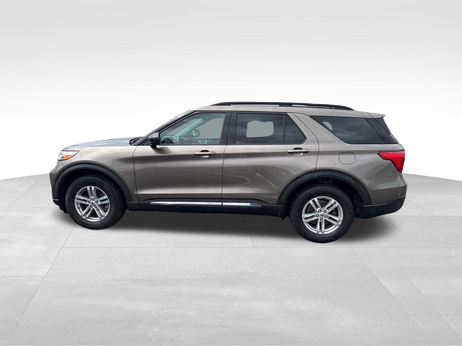 2021 Ford Explorer XLT photo 2