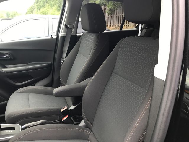 2022 Chevrolet Trax LS photo 4