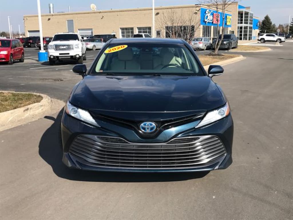Used 2020 Toyota Camry Hybrid XLE Sedan