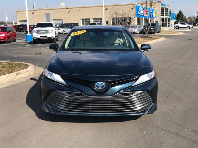 2020 Toyota Camry Hybrid XLE photo 2