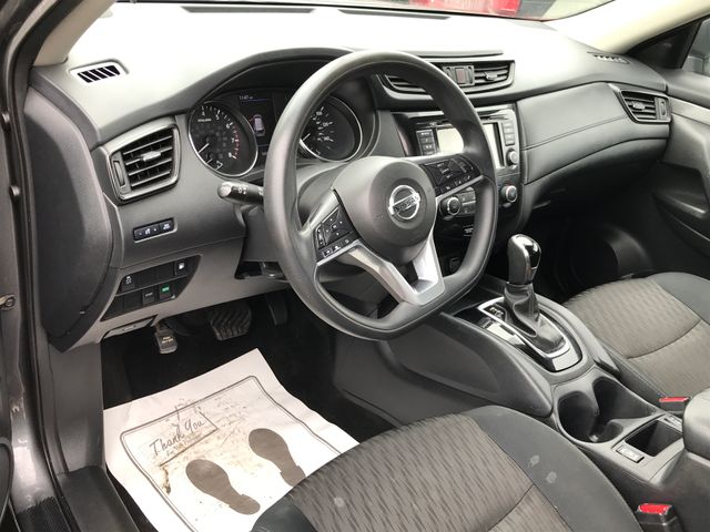 2019 Nissan Rogue SV photo 2