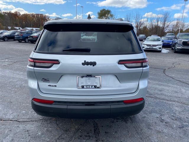 2023 Jeep Grand Cherokee Altitude photo 2