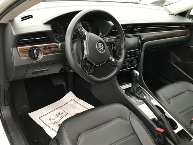 2022 Volkswagen Passat 2.0T Limited photo 3