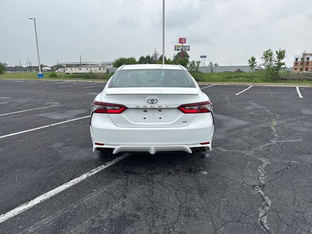 2022 Toyota Camry SE photo 4
