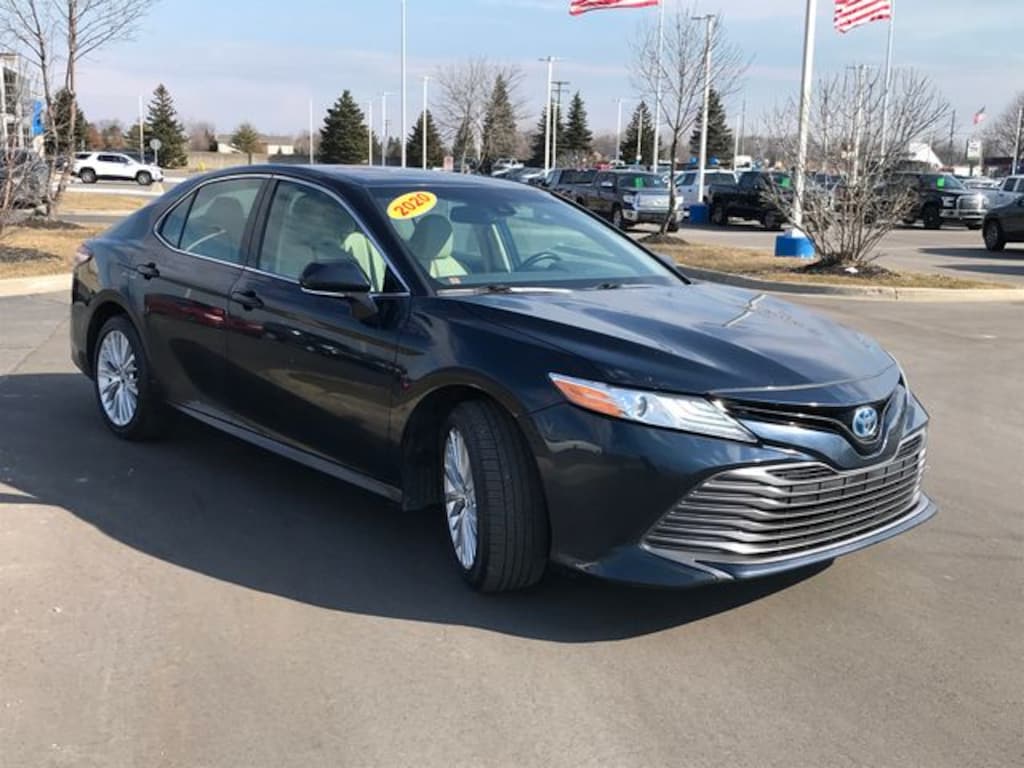 Used 2020 Toyota Camry Hybrid XLE Sedan