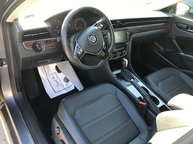 2022 Volkswagen Passat 2.0T Limited photo 4