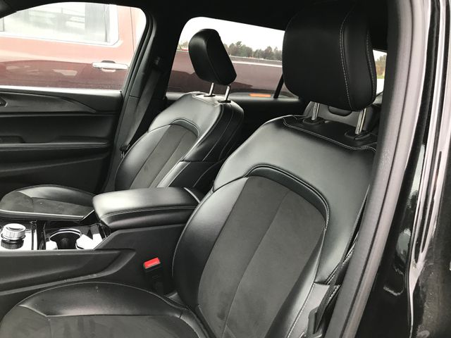 2023 Jeep Grand Cherokee Altitude photo 3