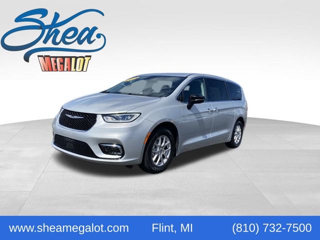 2024 Chrysler Pacifica Touring L's photo