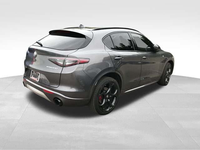 2024 Alfa Romeo Stelvio Ti photo 2