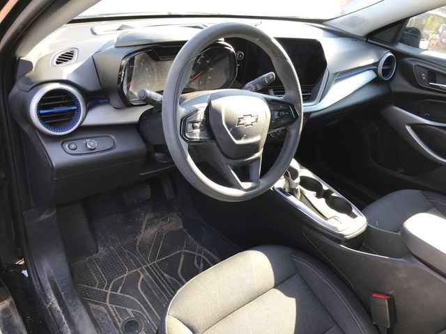 2025 Chevrolet Trax LS photo 3