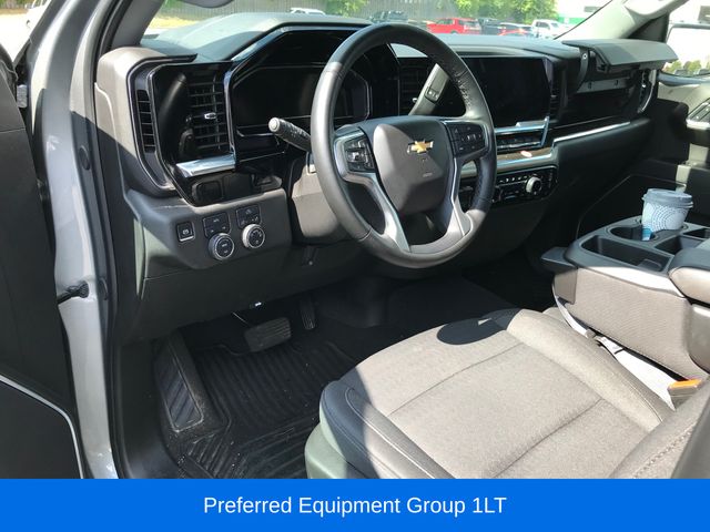 2025 Chevrolet Silverado 1500 LT photo 4
