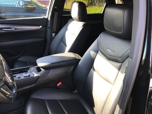 2023 Cadillac XT5 Luxury photo 2