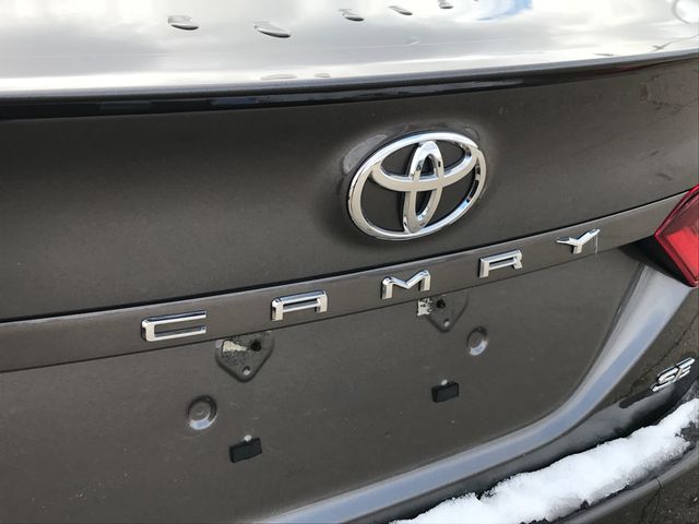 2023 Toyota Camry SE photo 3
