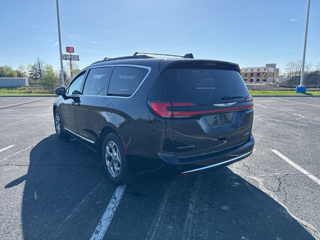 2023 Chrysler Pacifica Limited photo 3
