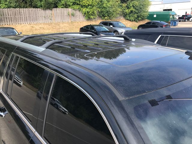 2018 Chevrolet Suburban Premier photo 2