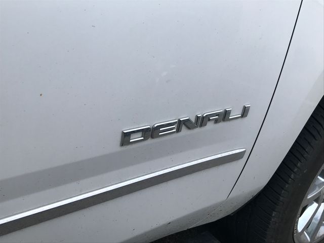 2017 Gmc Yukon Denali photo 2