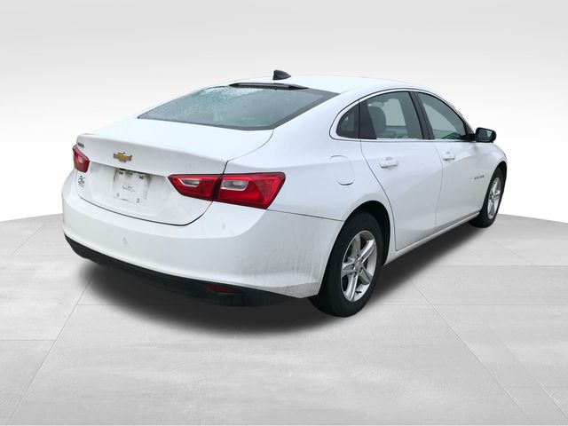2022 Chevrolet Malibu LS photo 2