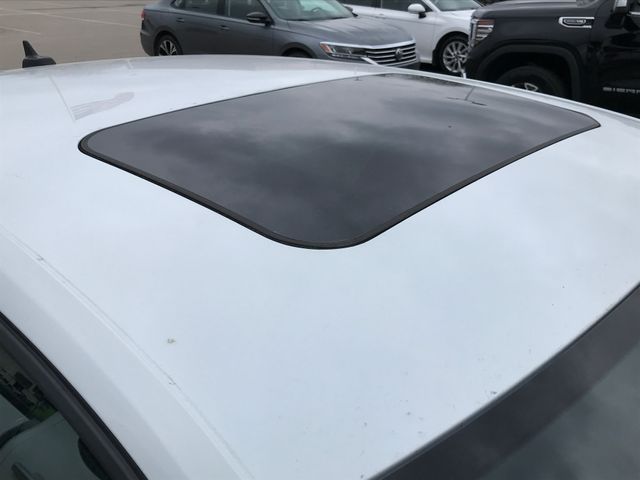 2022 Volkswagen Passat 2.0T Limited photo 2