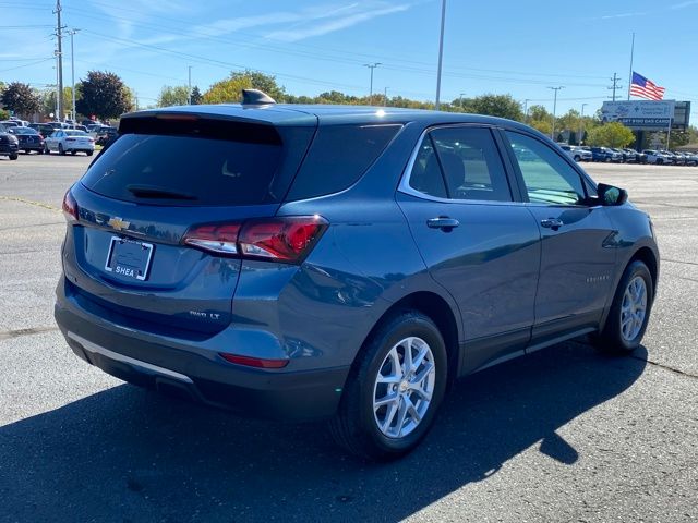 2024 Chevrolet Equinox LT photo 2