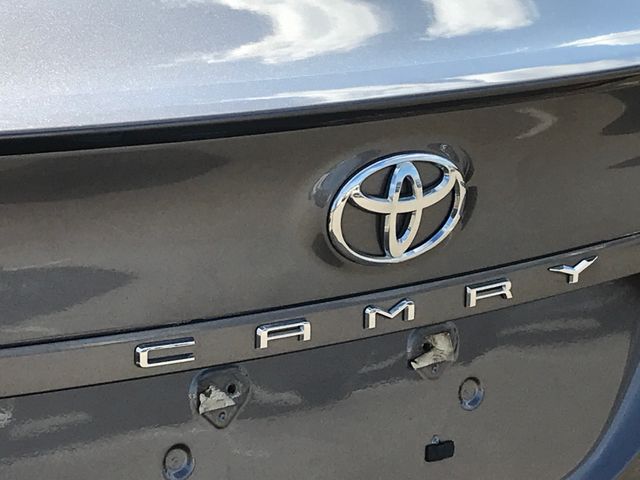 2022 Toyota Camry SE photo 4