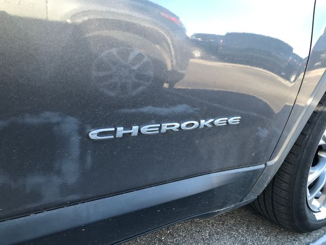 2019 Jeep Cherokee Latitude photo 3